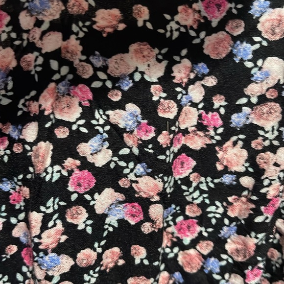 Divided by H&M Floral Romper with Pockets Size 2 - Picture 7 of 9